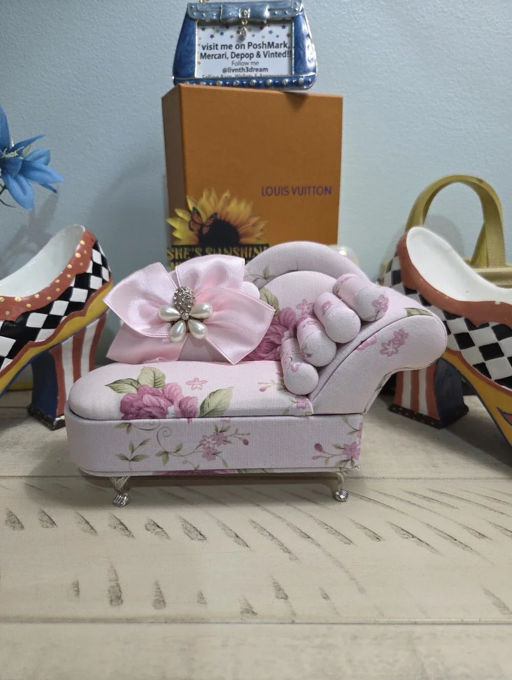 🌸 BNIB Floral Mini Chaise Lounge Sofa Jewelry Box Organizer 🌸